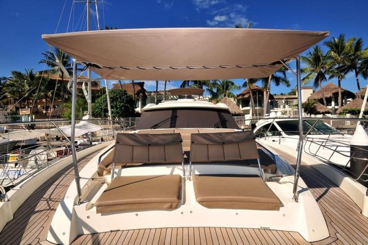 a boat sitting on top of a beach