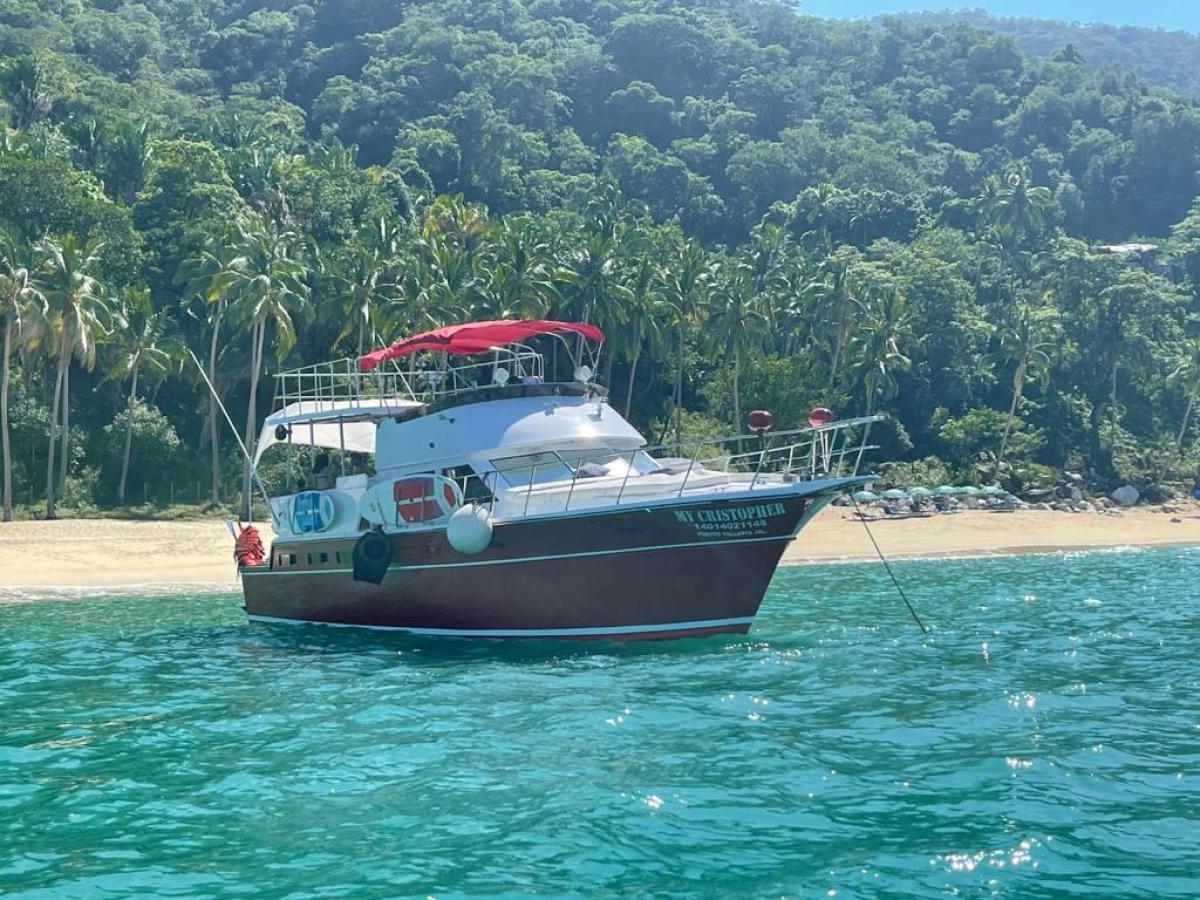 a small boat in a body of water