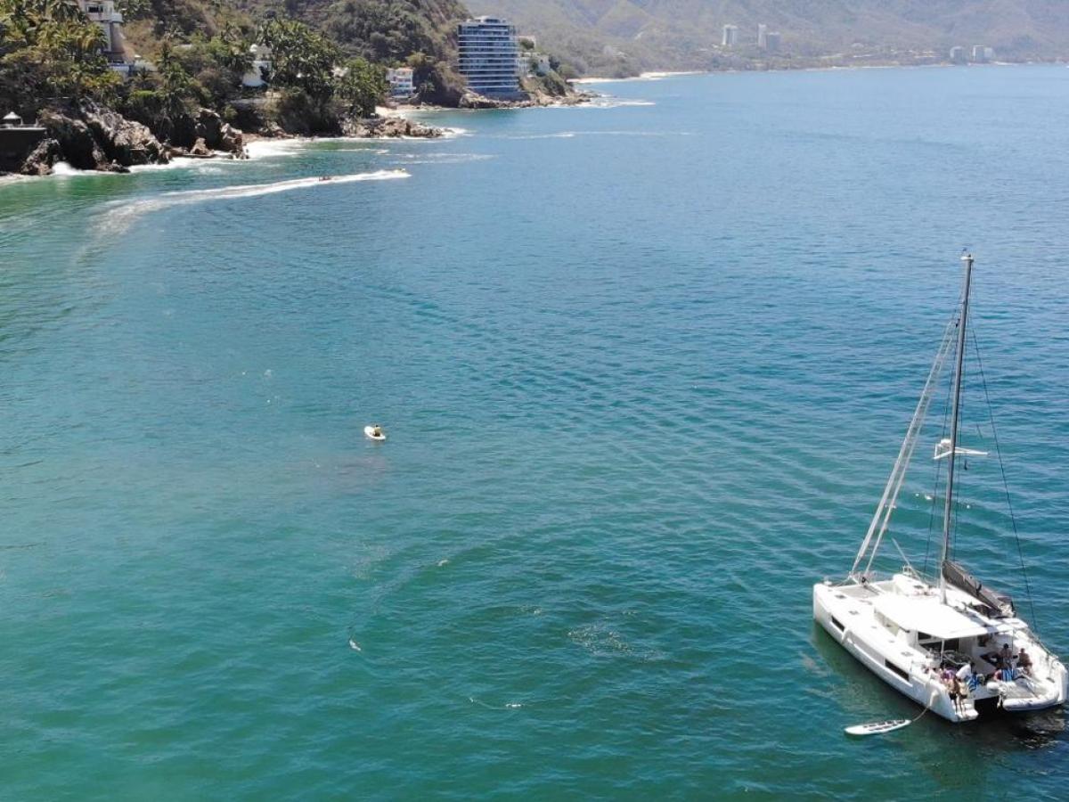 a small boat in a body of water