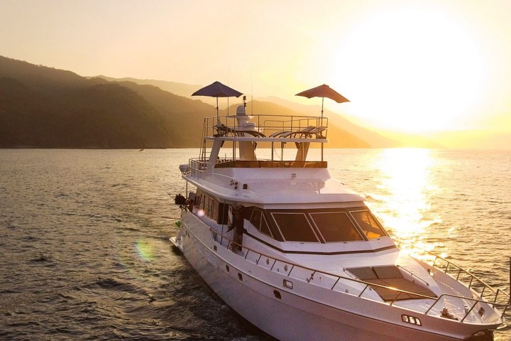 a small boat in a body of water