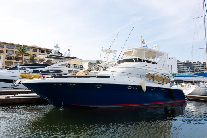 a small boat in a harbor